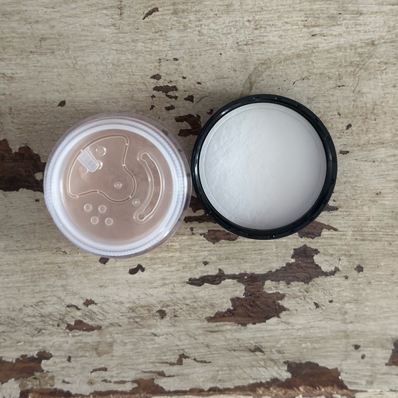 bareMinerals Matte Foundation in Golden Fair 04 SPF 15 - 6g/0.21oz - Picture 3 of 3